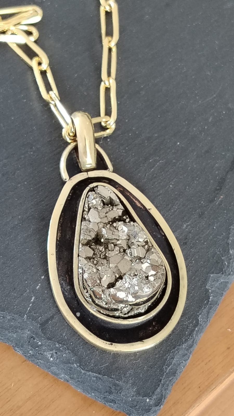 Collar Pirita Gota vista 2