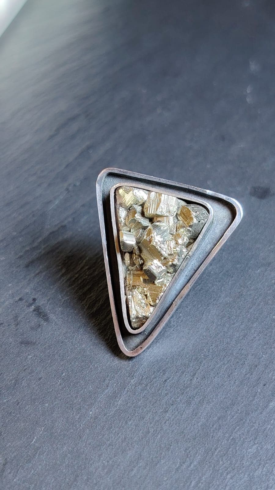 Anillo Pirita Triangular Ajustable vista 2