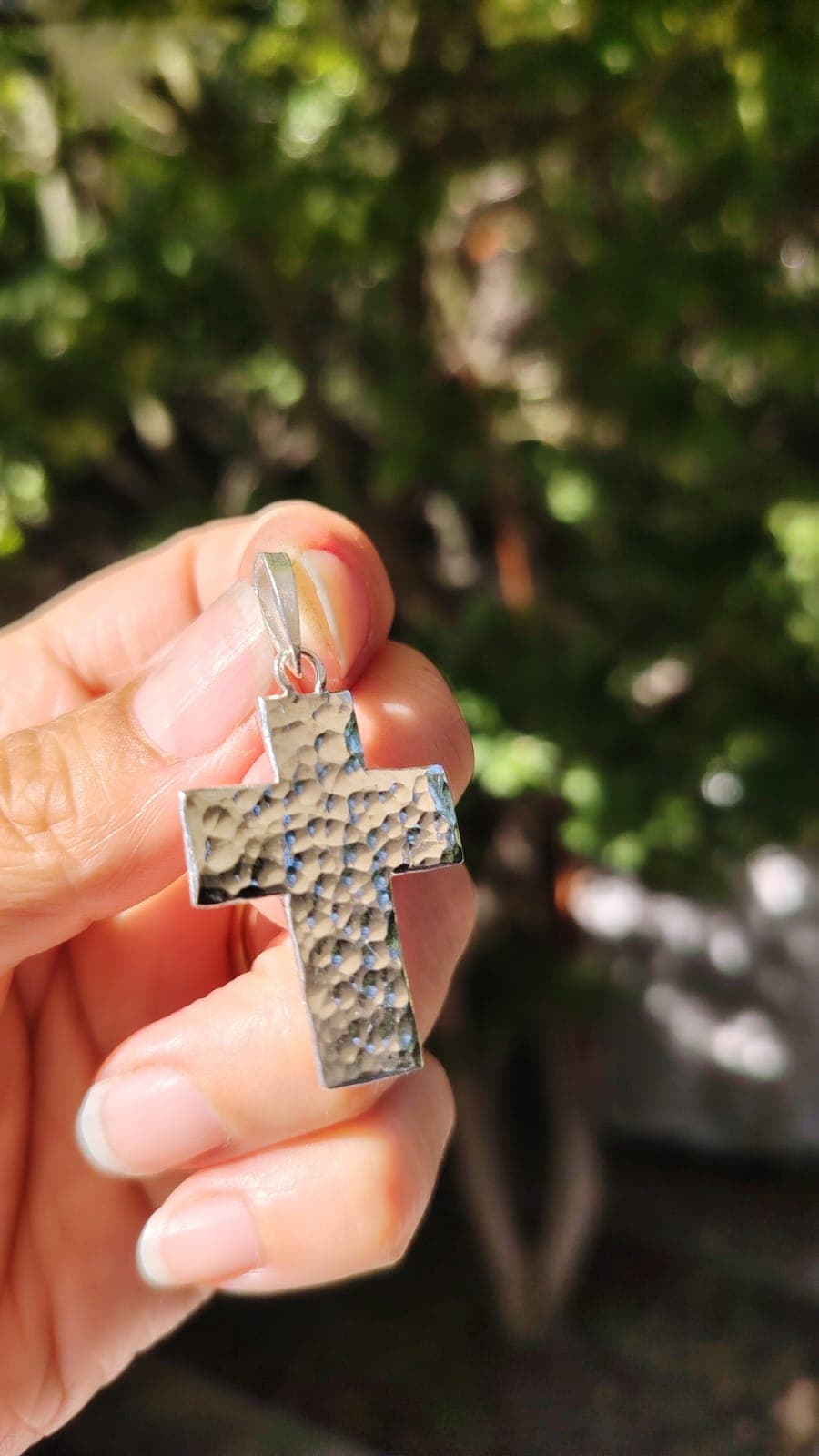 colgante plata cruz martillado