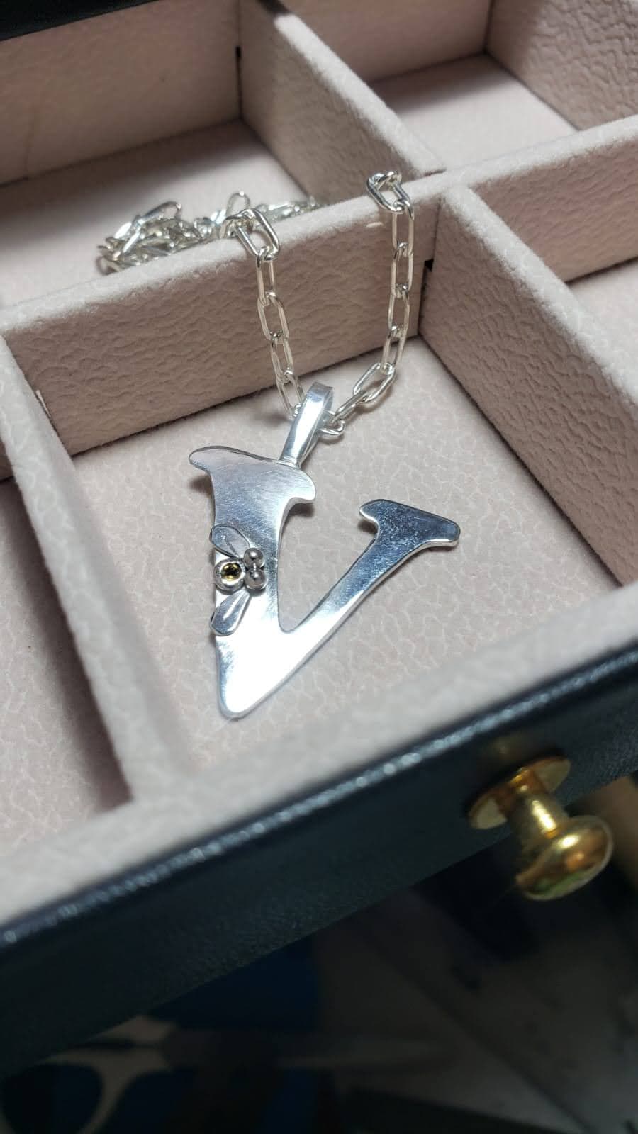 Colgante Inicial Flor vista 3