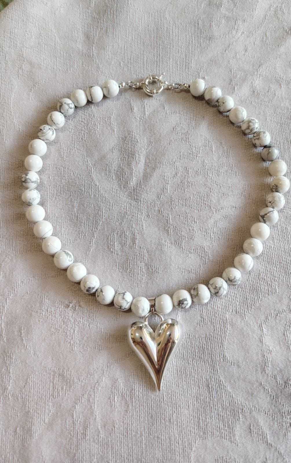 Collar Corazón de Nieve (Howlita)