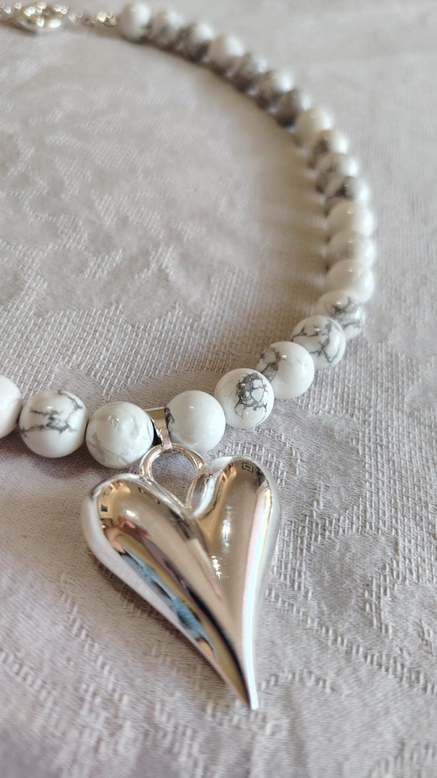 Collar Corazón de Nieve (Howlita) vista 3