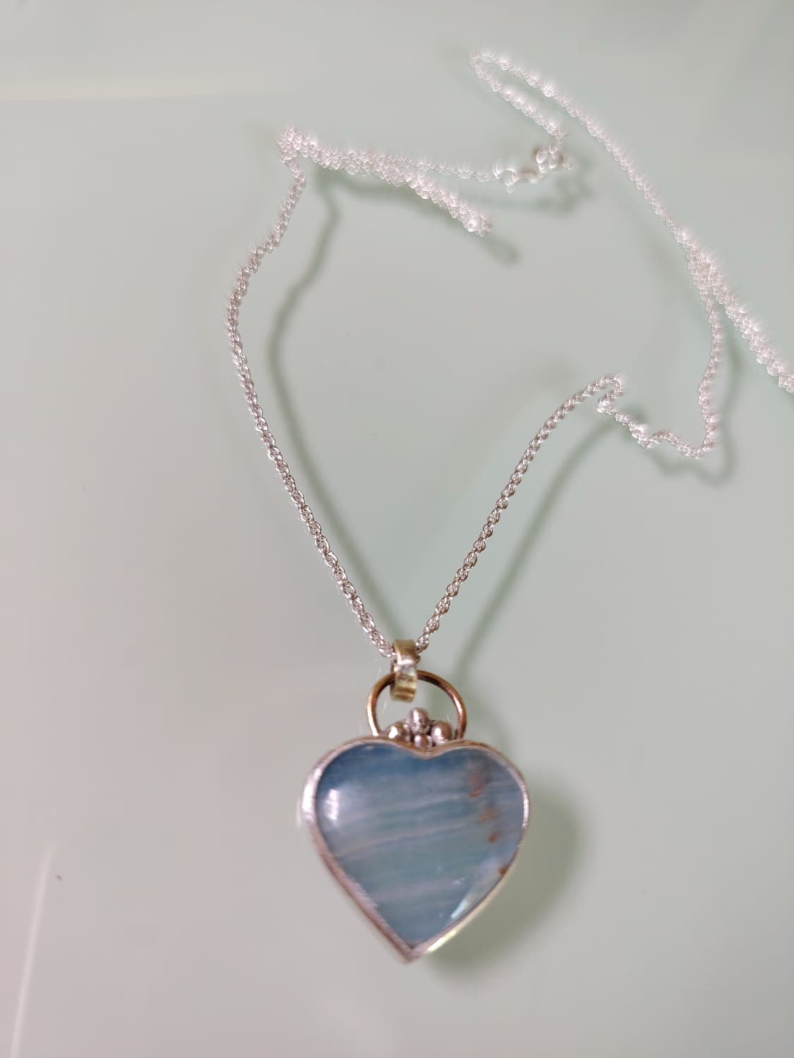 Collar Corazón Ónix Cielo vista 2