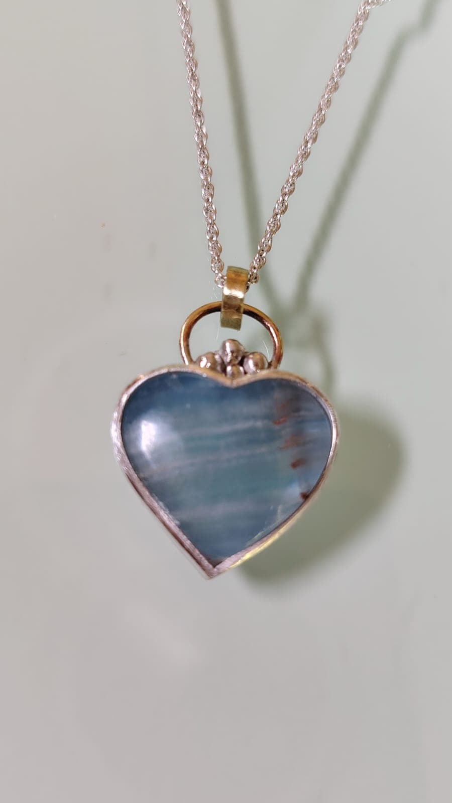 Collar Corazón Ónix Cielo vista 3