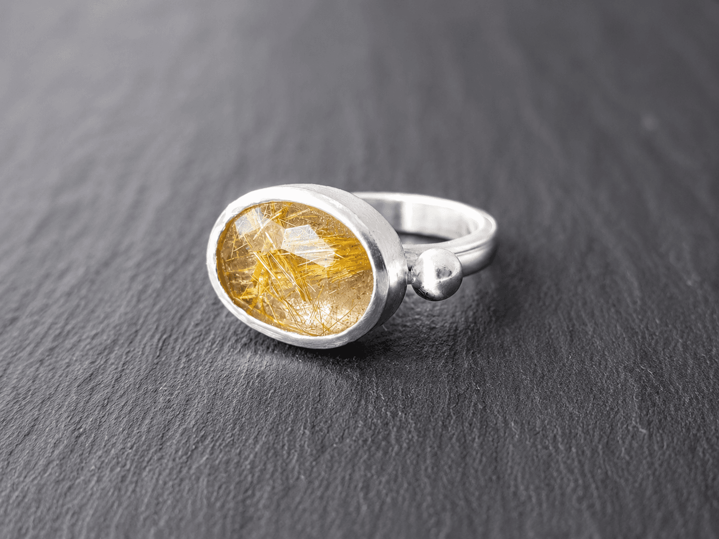 Anillo Hilos del Sol vista alternativa