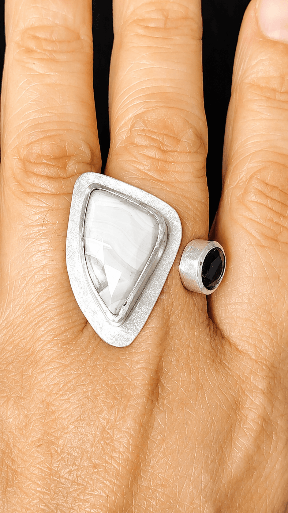 Anillo Claroscuro vista alternativa