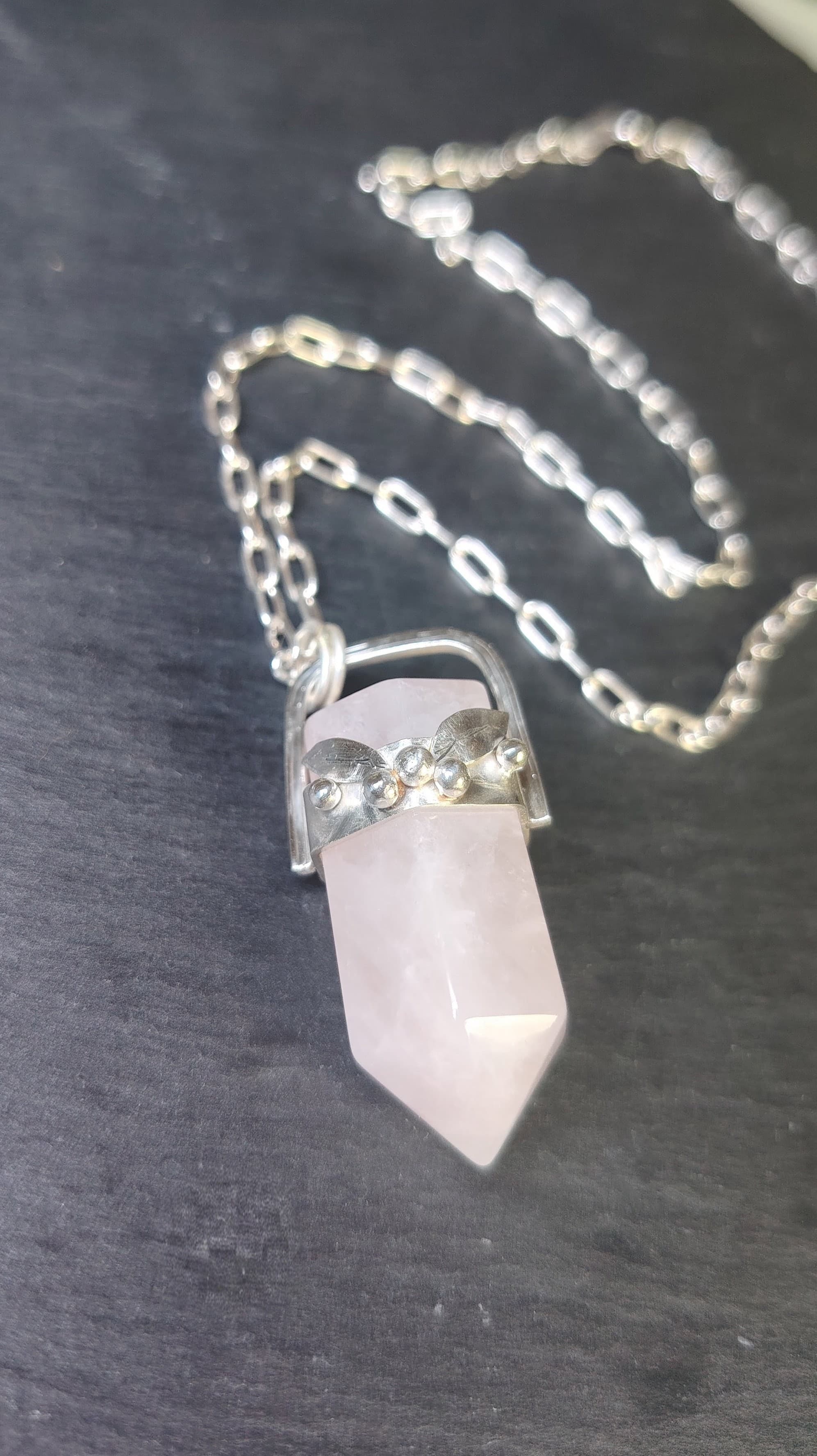 Collar Punta de Cuarzo Rosa